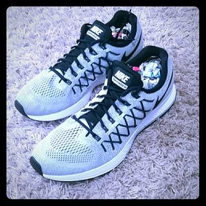 Nike Pegasus 32 athletic shoes
